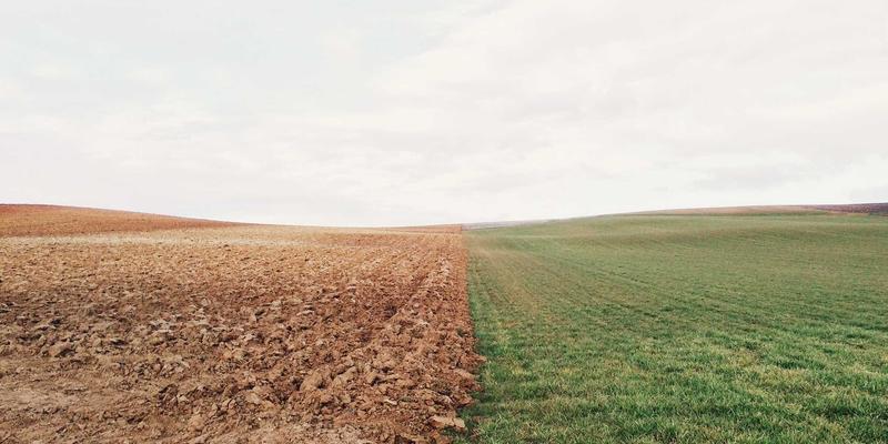 Serverless架构深度解析：冷启动优化、成本控制与规模化实战指南